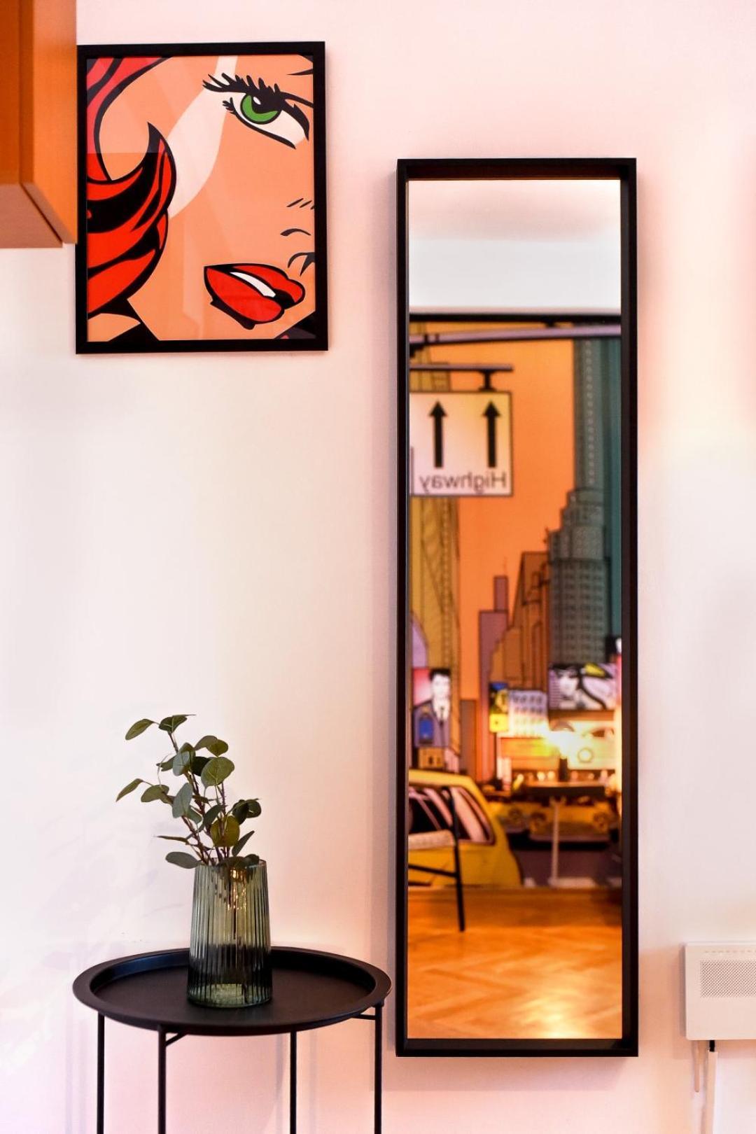 Apartment Vibrant Charm - Cozy In The Heart Of The *